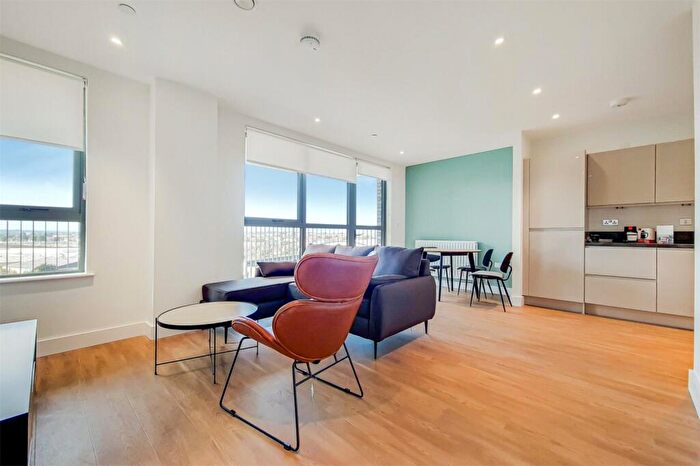 2 Bedroom Apartment To Rent In Green Street, London, NW10