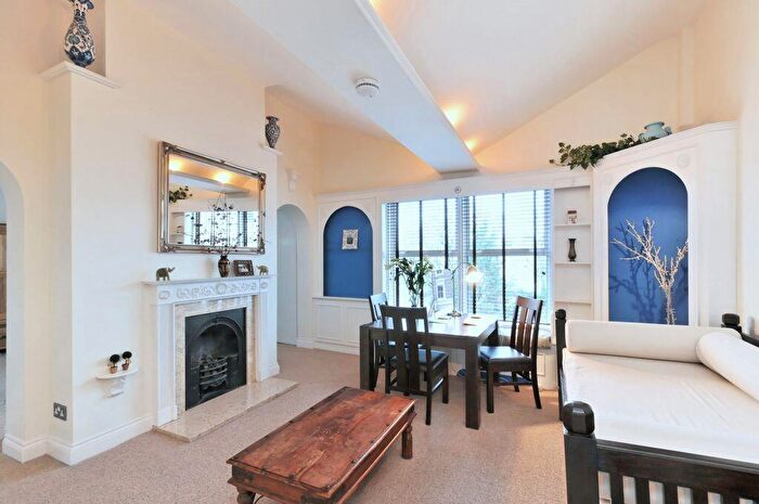2 Bedroom Apartment To Rent In Castelnau, Barnes, SW13