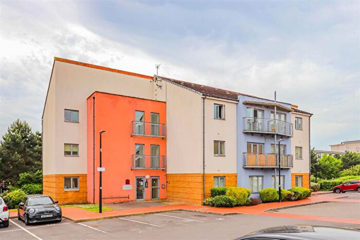 1 Bedroom Apartment For Sale In Rhodfa'r Gwagenni, Barry, CF63