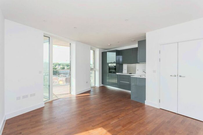 2 Bedroom Flat To Rent In Victory Parade, Woolwich, London, SE18
