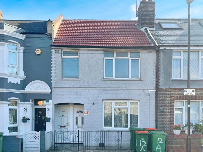 2 Bedroom Maisonette To Rent In Wythes Road, London, E16