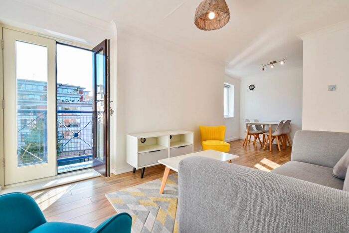 2 Bedroom Flat To Rent In Langtons Wharf, Leeds, LS2