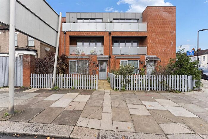 2 Bedroom Flat For Sale In Kendra Court, Rectory Road, Southall, UB2
