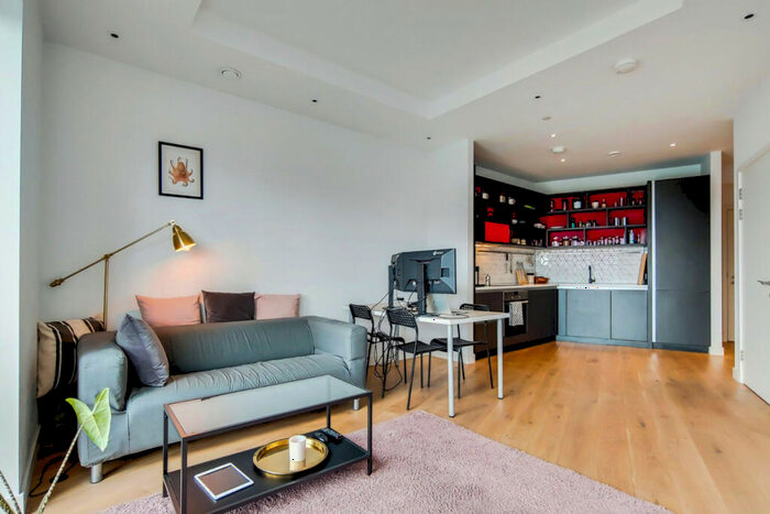 1 Bedroom Apartment To Rent In Lyell Street, London, E14