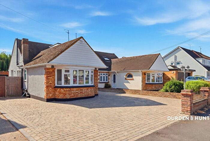 4 Bedroom Semi-Detached Bungalow For Sale In Albany Road, Rayleigh, SS6