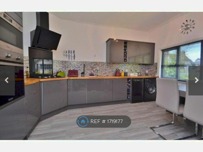 2 Bedroom Flat To Rent In Arncliffe Road, Leeds, LS16