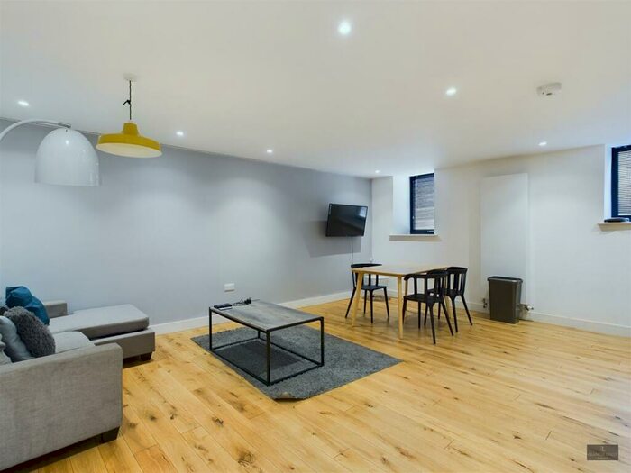 2 Bedroom Flat To Rent In Blackboy Road, Exeter, EX4