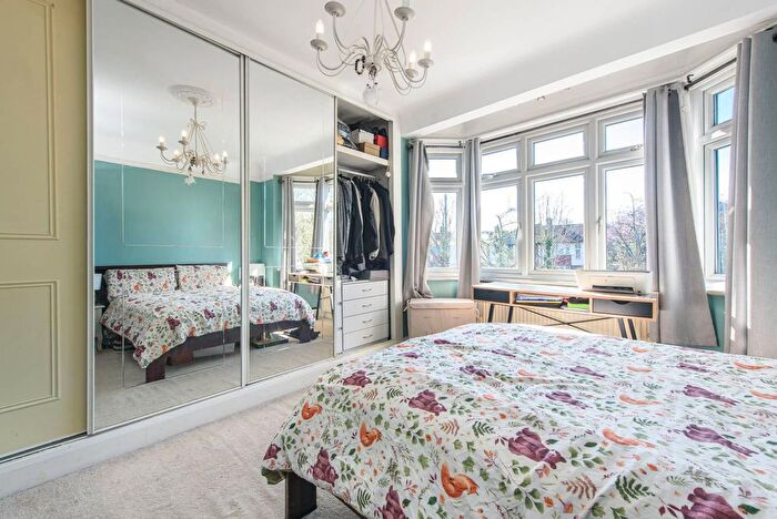 1 Bedroom Maisonette For Sale In Rushgrove Ave, Colindale, London, NW9