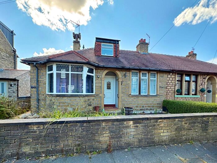 3 Bedroom Semi-Detached Bungalow For Sale In Lea Street, Lindley, HD3