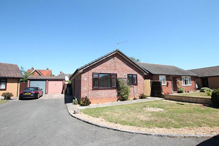 2 Bedroom Detached Bungalow To Rent In Chessell Close, Northwood, Cowes, PO31