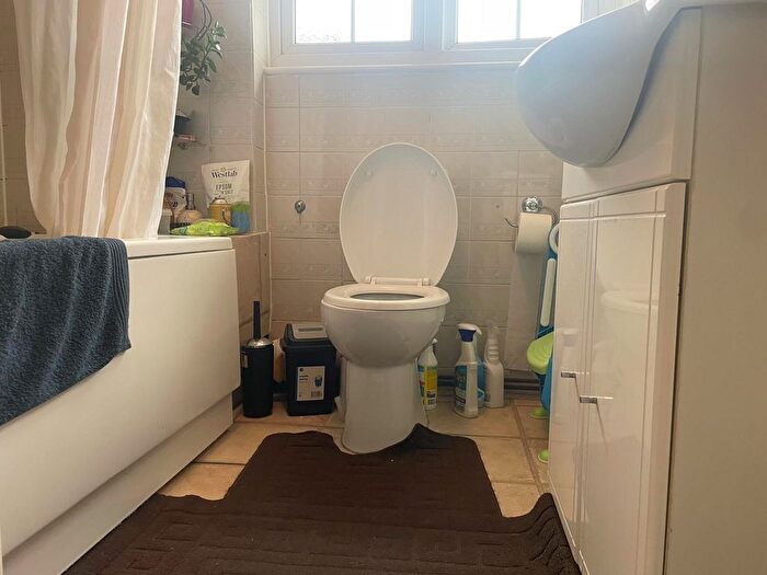 3 Bedroom Terraced House For Sale In Scots Close, Staines, TW19