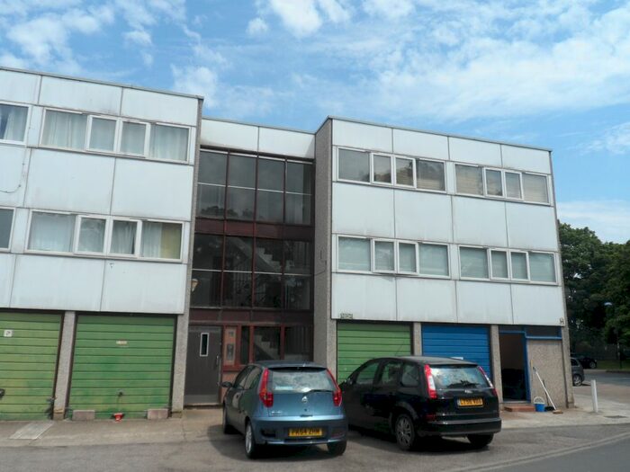 1 Bedroom Flat To Rent In Clay Avenue, Mitcham, CR4