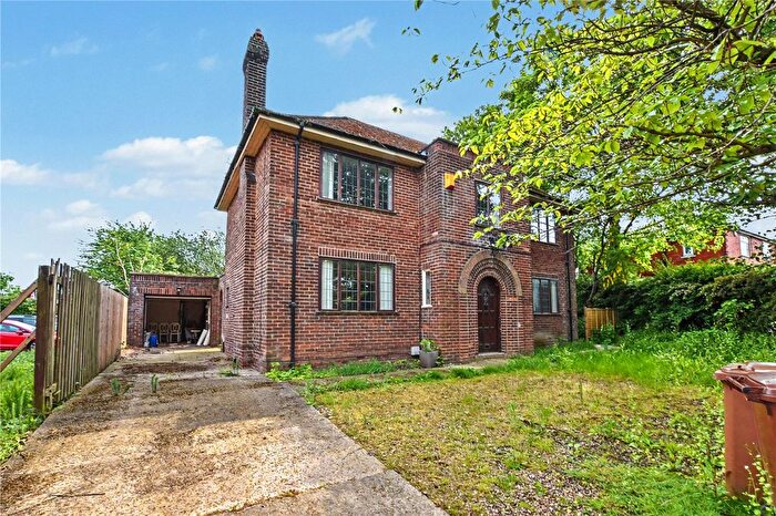 4 Bedroom Detached House For Sale In Dewsbury Road, Wakefield, West Yorkshire, WF2