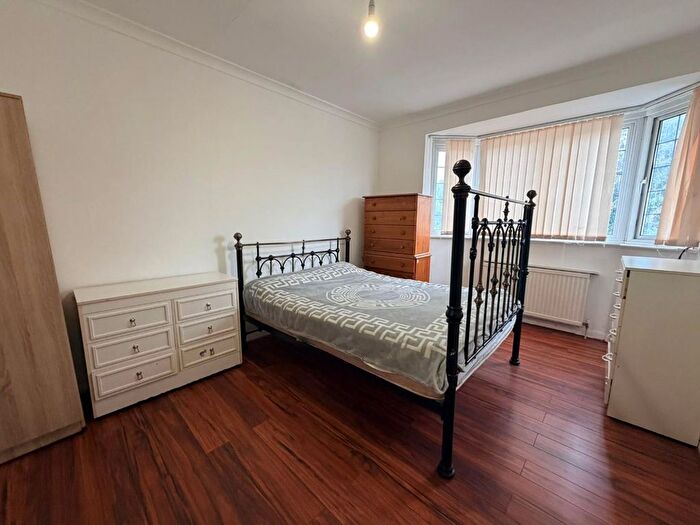 2 Bedroom Flat To Rent In The Glen, Southall, UB2