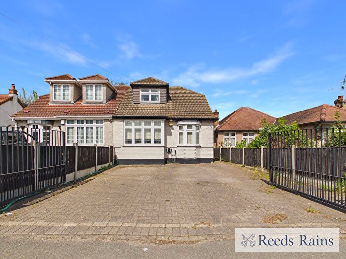 3 Bedroom Bungalow To Rent In Crow Lane, Romford, RM7