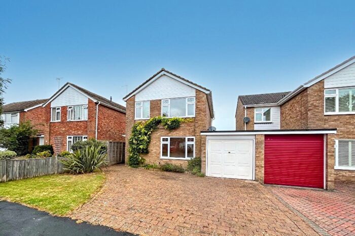 3 Bedroom Link Detached House To Rent In Iden Hurst, Hurstpierpoint, BN6