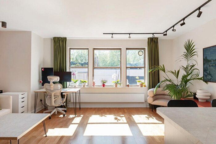 2 Bedroom Flat For Sale In Harwood Road, London, SW6