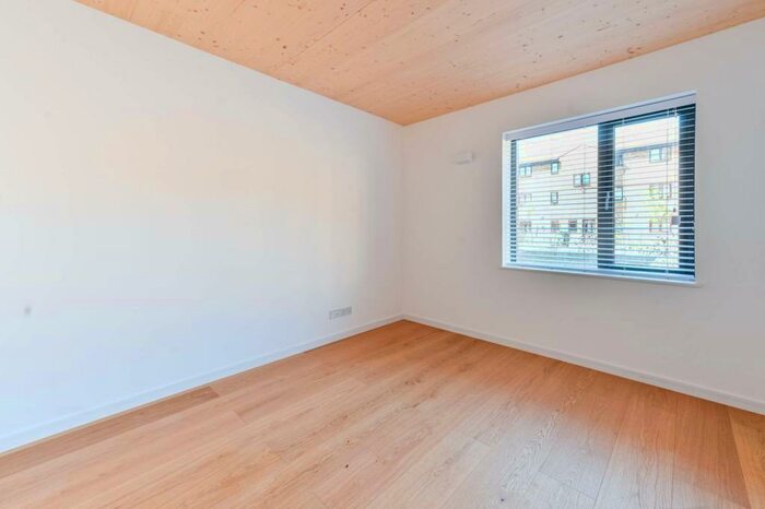 2 Bedroom Flat To Rent In Chobham Road, Stratford, London, E15