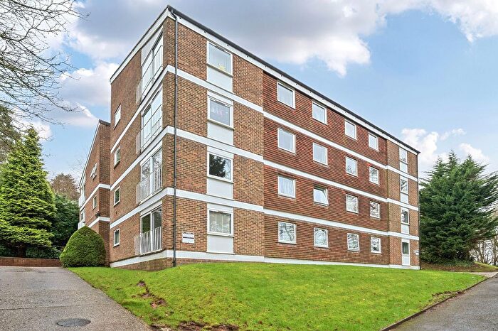 2 Bedroom Flat For Sale In Cedar Court, Haslemere, GU27