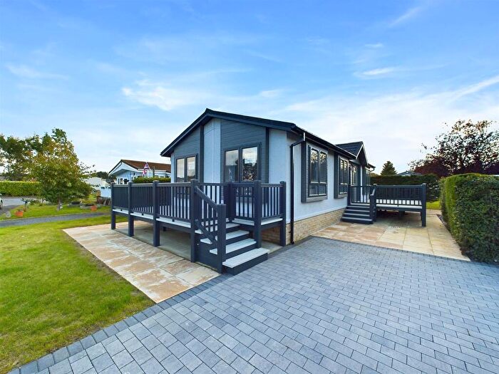 2 Bedroom Park Home For Sale In Pinewood Park, Warren Road, North Somercotes, Louth, LN11