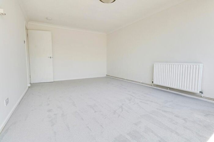 2 Bedroom Apartment To Rent In Albemarle Road, BR3