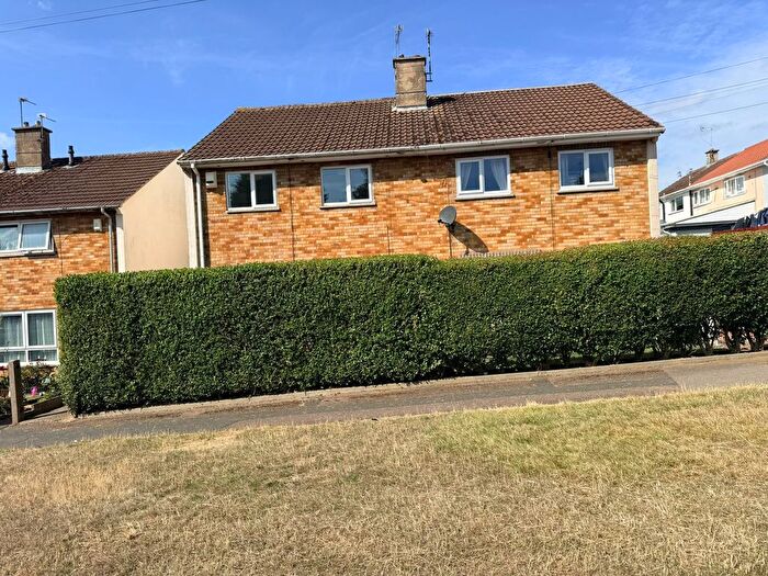 3 Bedroom Semi-detached House For Sale In Sunbury Green, Leicester, LE5
