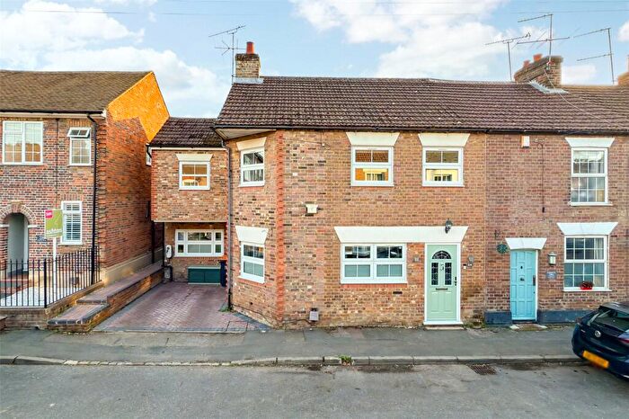 4 Bedroom End Of Terrace House For Sale In Summer Street, Slip End, LU1