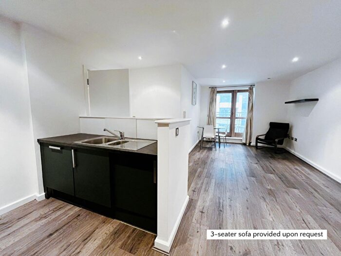 2 Bedroom Flat To Rent In Regents Quay, Brewery Wharf, Bowman Lane, Leeds, LS10