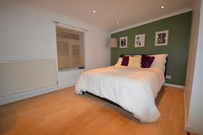 1 Bedroom Flat To Rent In Coningham Mews, Shepherds Bush, W12
