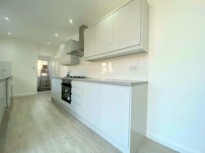 4 Bedroom Semi-Detached House To Rent In Longmore Avenue, Barnet, North London, EN5
