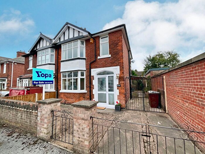 3 Bedroom Semi-Detached House For Sale In Bedford Grove, Nottingham, NG6