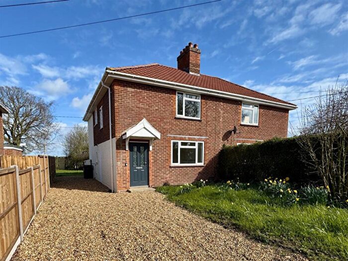 3 Bedroom Semi-Detached House For Sale In Harleston Road, Rushall, IP21