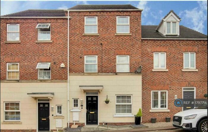 4 Bedroom Terraced House To Rent In Davies Way, Nottingham, NG5