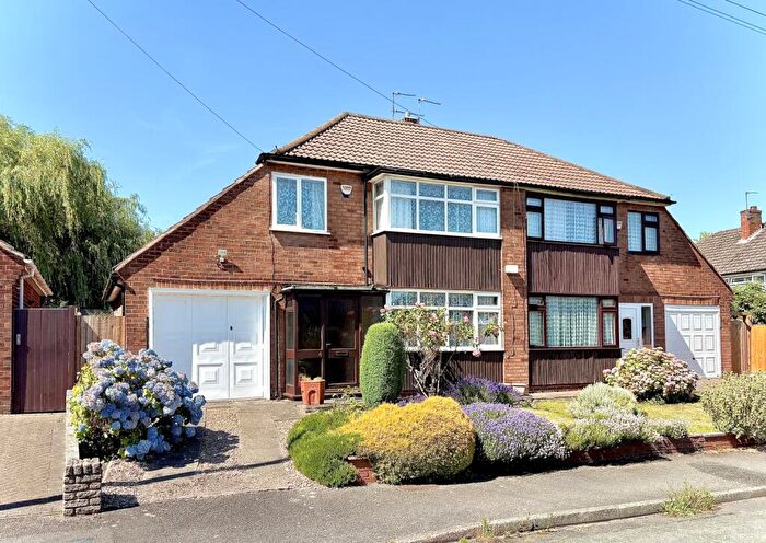 3 Bedroom Semi Detached House For Sale In Conway Close, Woodsetton, DY1