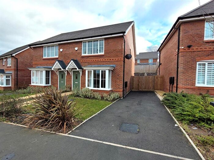 3 Bedroom Semi-Detached House To Rent In Lea Hall Green, Birmingham, West Midlands, B20