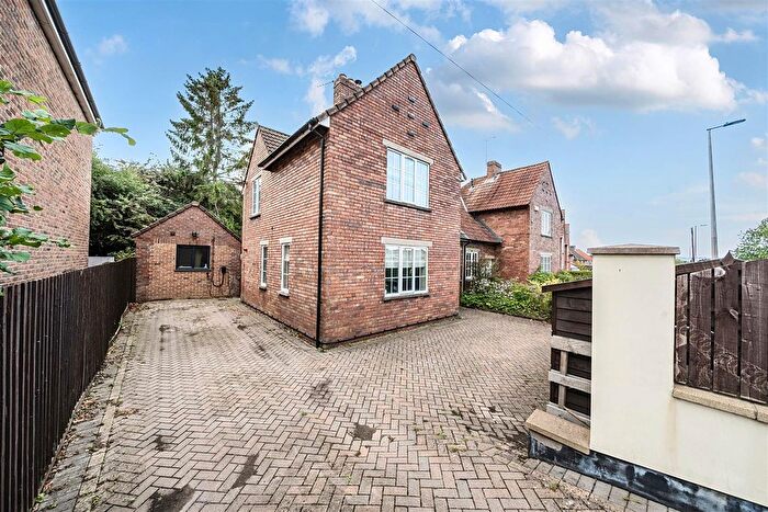 4 Bedroom Semi-detached House For Sale In London Road, Warmley, Bristol, BS30