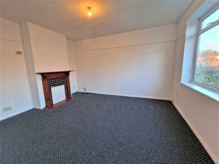 3 Bedroom End Of Terrace House To Rent In Spencer Road, Slough, Berkshire, SL3