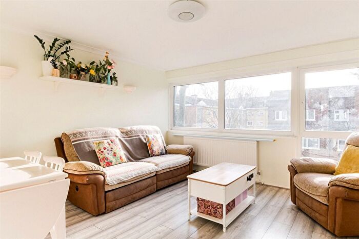 2 Bedroom Flat To Rent In Shetland Road, Gullane House Shetland Road, E3