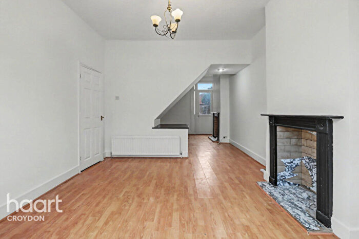 3 Bedroom Terraced House For Sale In Amberley Grove, Croydon, CR0