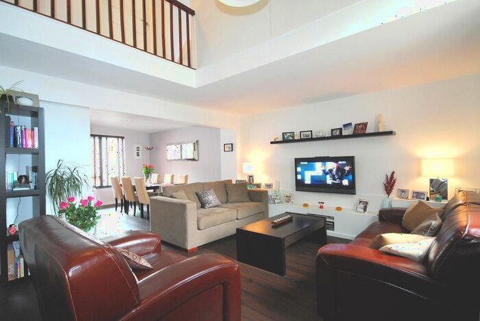 2 Bedroom Flat To Rent In Mallard Place, Twickenham, TW1