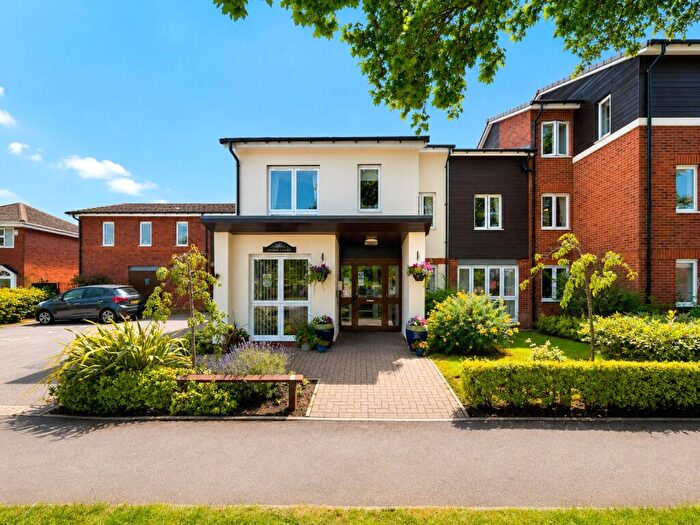 1 Bedroom Flat For Sale In St. Nicolas Gardens, Birmingham, West Midlands, B38