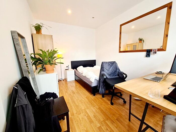 3 Bedroom Flat To Rent In Criterion Mews, Holloway, N19
