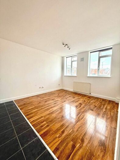 1 Bedroom Flat To Rent In Nicholls Avenue, Uxbridge, UB8