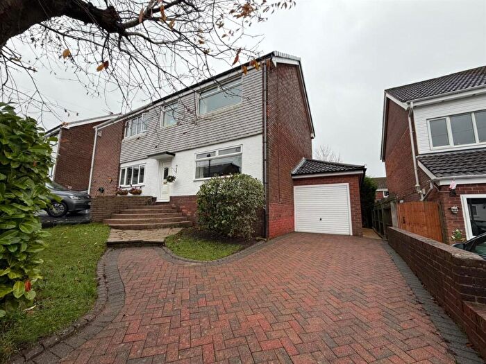 3 Bedroom Semi-Detached House For Sale In High Bank Avenue, Stalybridge, SK15