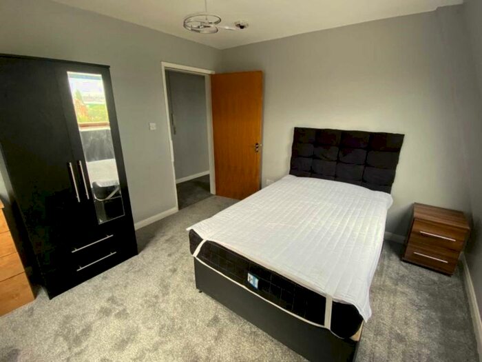 2 Bedroom Flat To Rent In Pendleton Way, Salford, M6