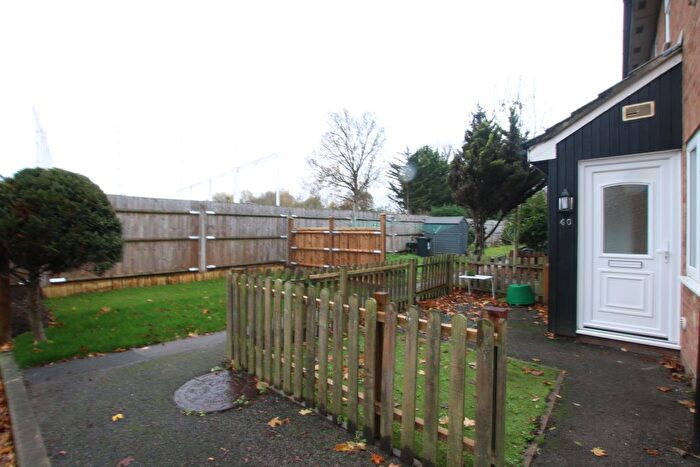 1 Bedroom Semi-detached House For Sale In Meadowbrook Close, Colnbrook, Slough, SL3