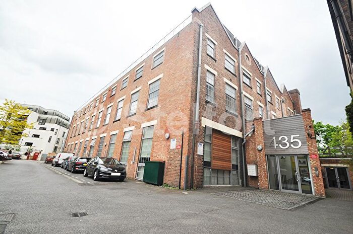 3 Bedroom Flat To Rent In Holloway Road, London, N7