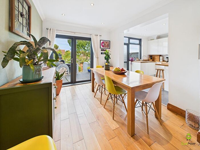 3 Bedroom Semi-detached House For Sale In Appledore Avenue, Bexleyheath, DA7