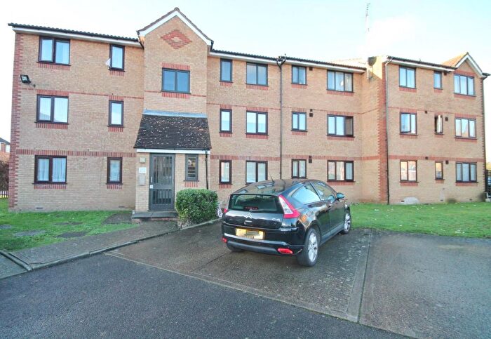 1 Bedroom Flat To Rent In Redford Close, Feltham, Greater London, TW13