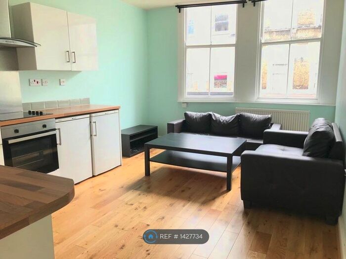 2 Bedroom Flat To Rent In , London, SE19